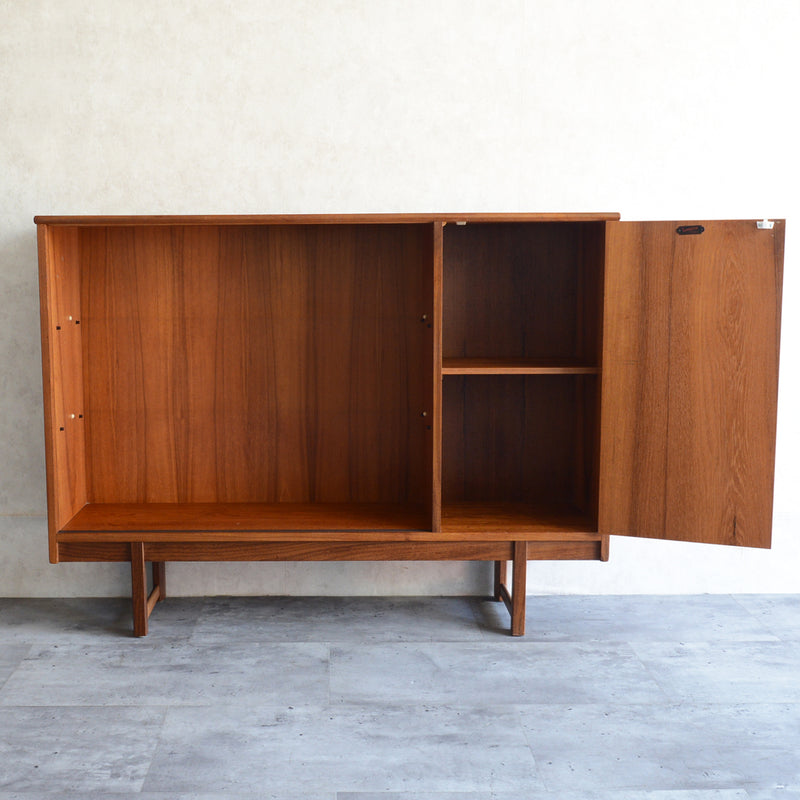 Turnidge  ターニッジ　ガラスキャビネット 17 (木扉付）