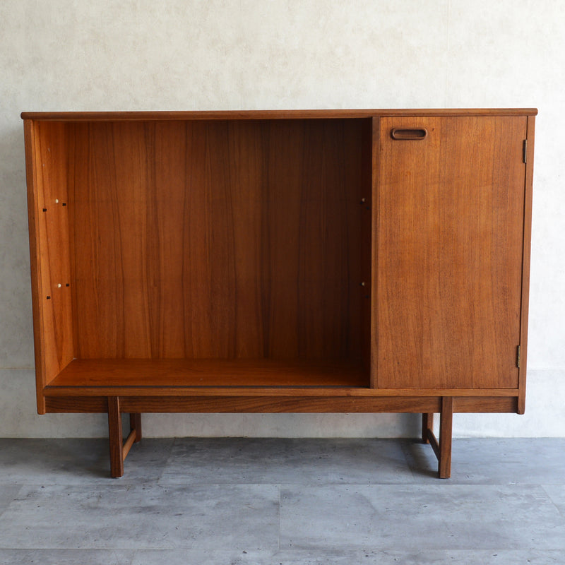 Turnidge  ターニッジ　ガラスキャビネット 17 (木扉付）