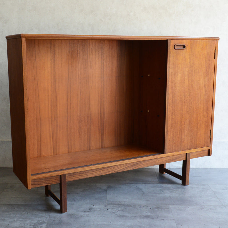 Turnidge  ターニッジ　ガラスキャビネット 17 (木扉付）