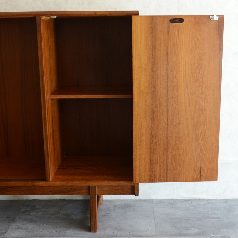 Turnidge  ターニッジ　ガラスキャビネット 17 (木扉付）