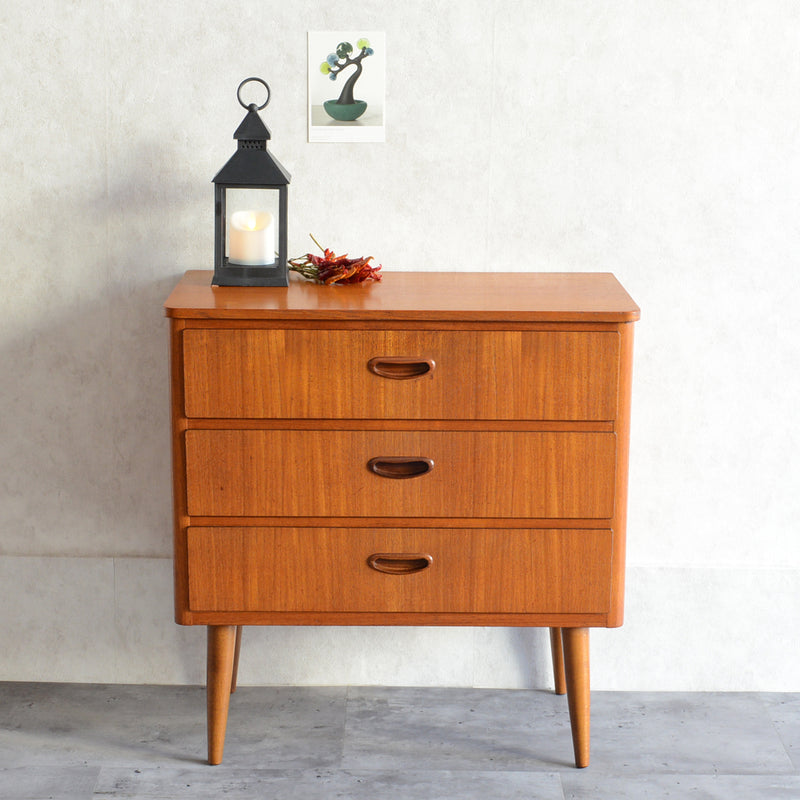 スウェーデン ヴィンテージ　3段チェスト4-05