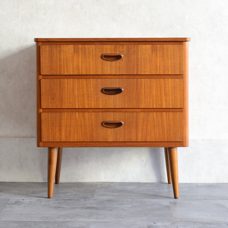 スウェーデン ヴィンテージ　3段チェスト4-05