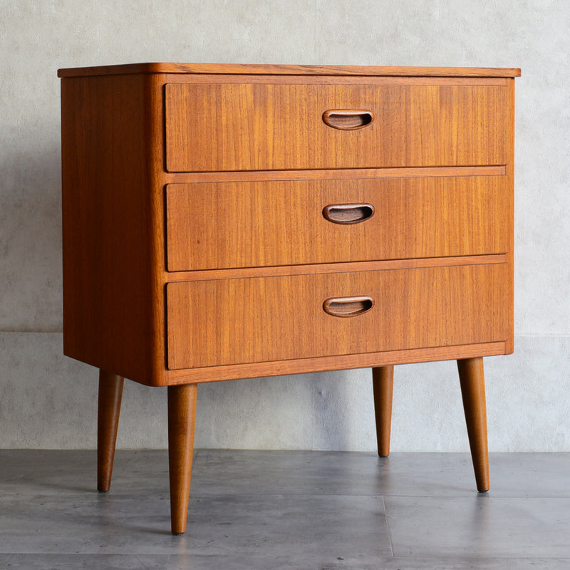 スウェーデン ヴィンテージ　3段チェスト4-05