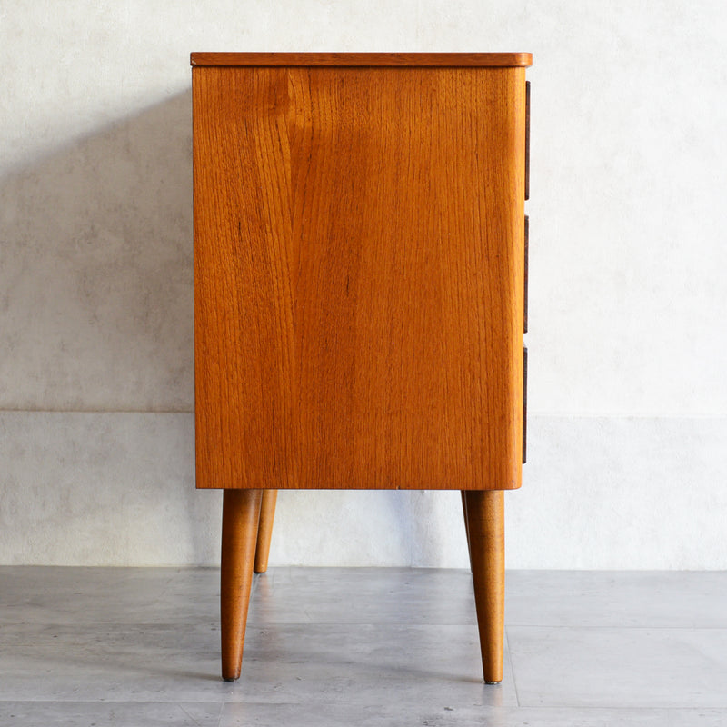 スウェーデン ヴィンテージ　3段チェスト4-05