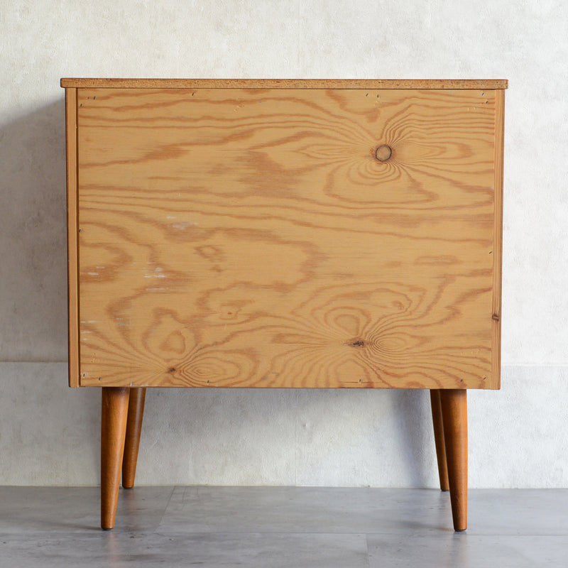 スウェーデン ヴィンテージ　3段チェスト4-05