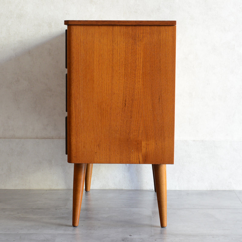 スウェーデン ヴィンテージ　3段チェスト4-05