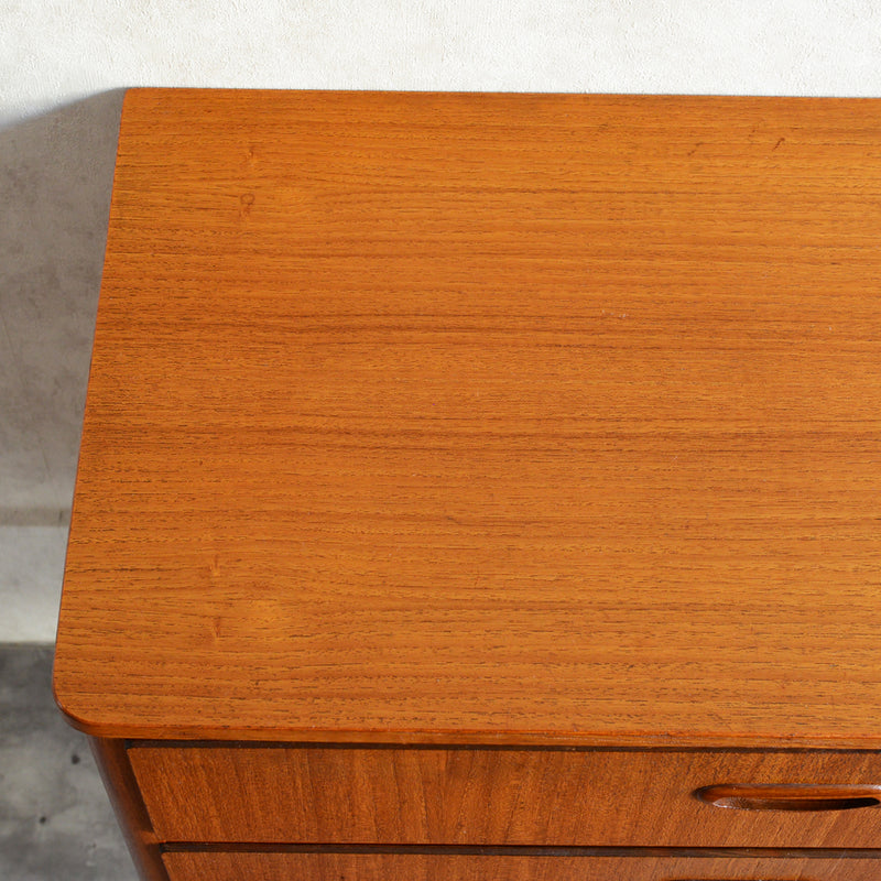 スウェーデン ヴィンテージ　3段チェスト4-05