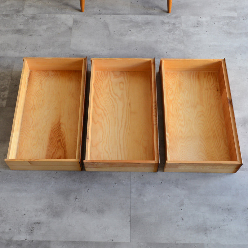 スウェーデン ヴィンテージ　3段チェスト4-05