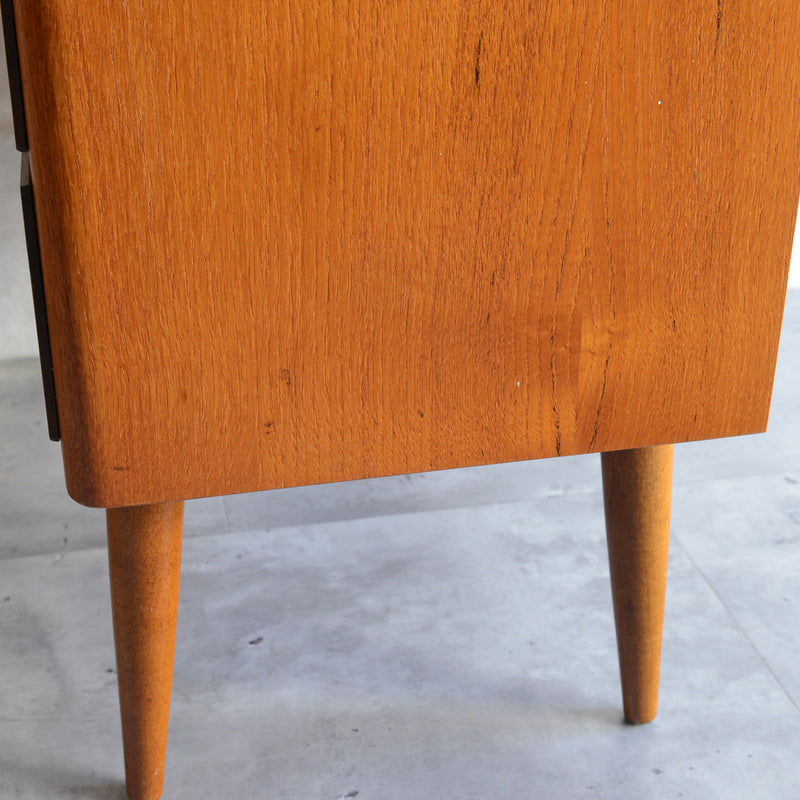 スウェーデン ヴィンテージ　3段チェスト4-05