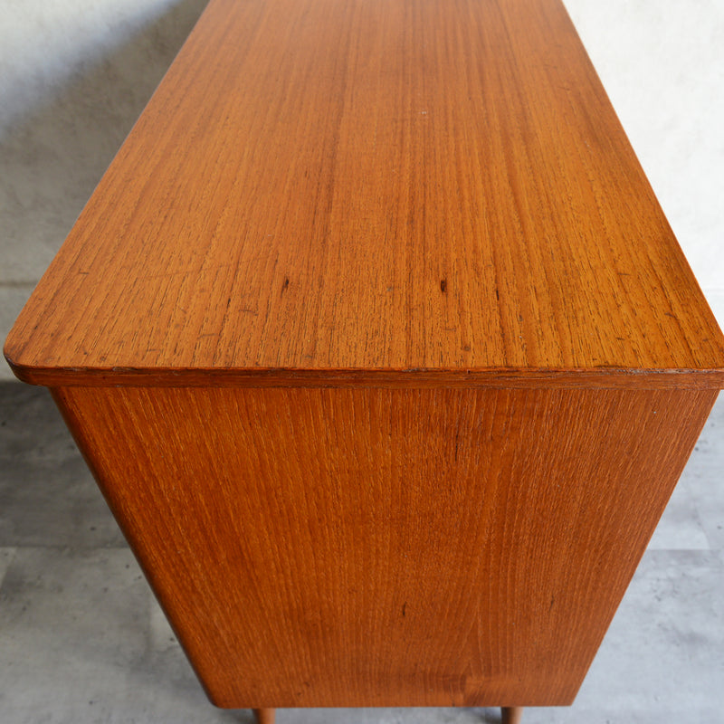 スウェーデン ヴィンテージ　3段チェスト4-05