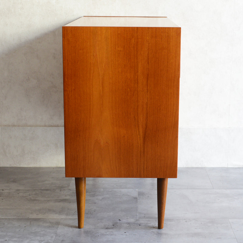 スウェーデンヴィンテージ　3段チェスト4-06