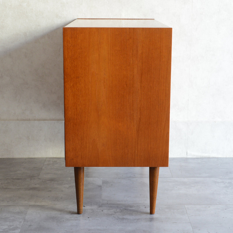 スウェーデンヴィンテージ　3段チェスト4-06