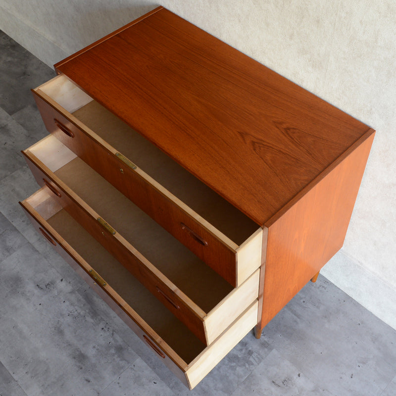 スウェーデンヴィンテージ　3段チェスト4-06