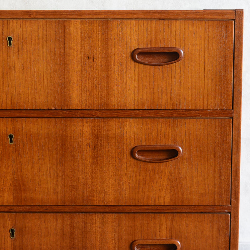 スウェーデンヴィンテージ　3段チェスト4-06