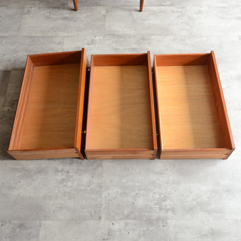 60s チェスト04 (3段脚付）