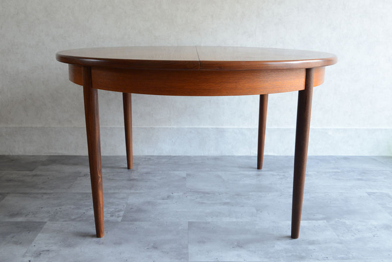 G-PLAN（ジープラン）ラウンドダイニングテーブル01