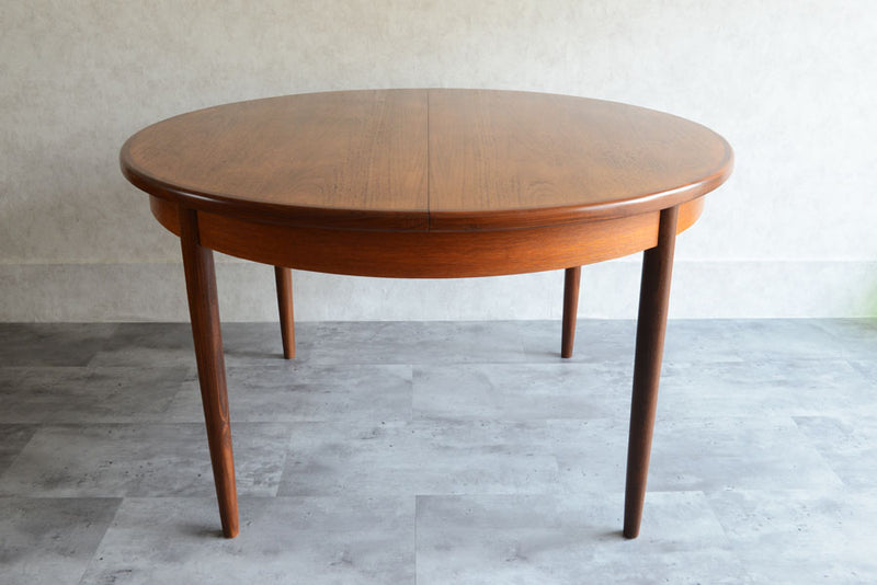 G-PLAN（ジープラン）ラウンドダイニングテーブル01