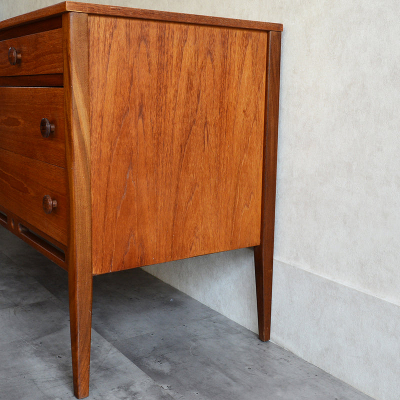 スウェーデン ヴィンテージ サイドボード 44