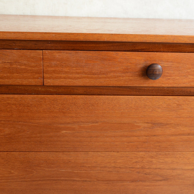 スウェーデン ヴィンテージ サイドボード 44