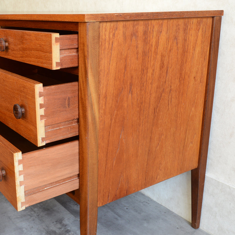 スウェーデン ヴィンテージ サイドボード 44