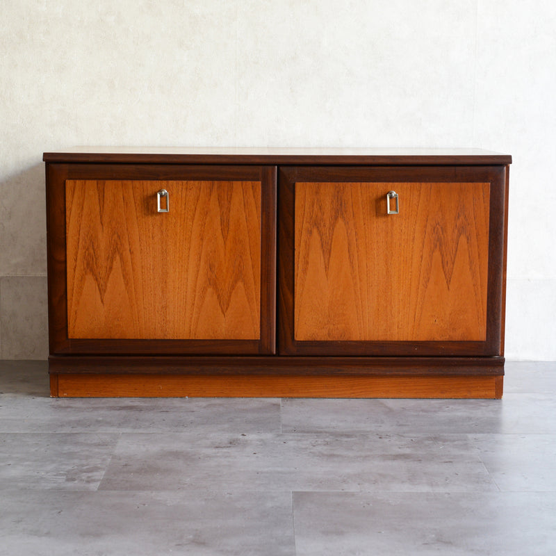 Meredew(メレデュー）ガラス扉 キャビネット