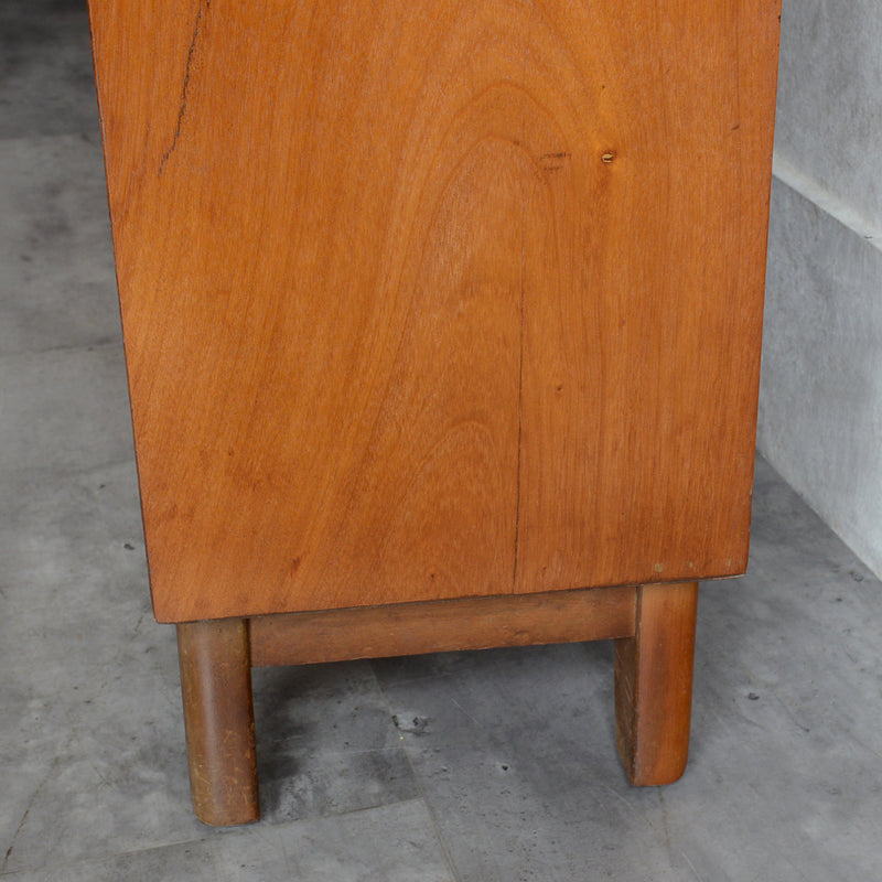 Harris Lebus ガラスキャビネット 40 (木扉付)