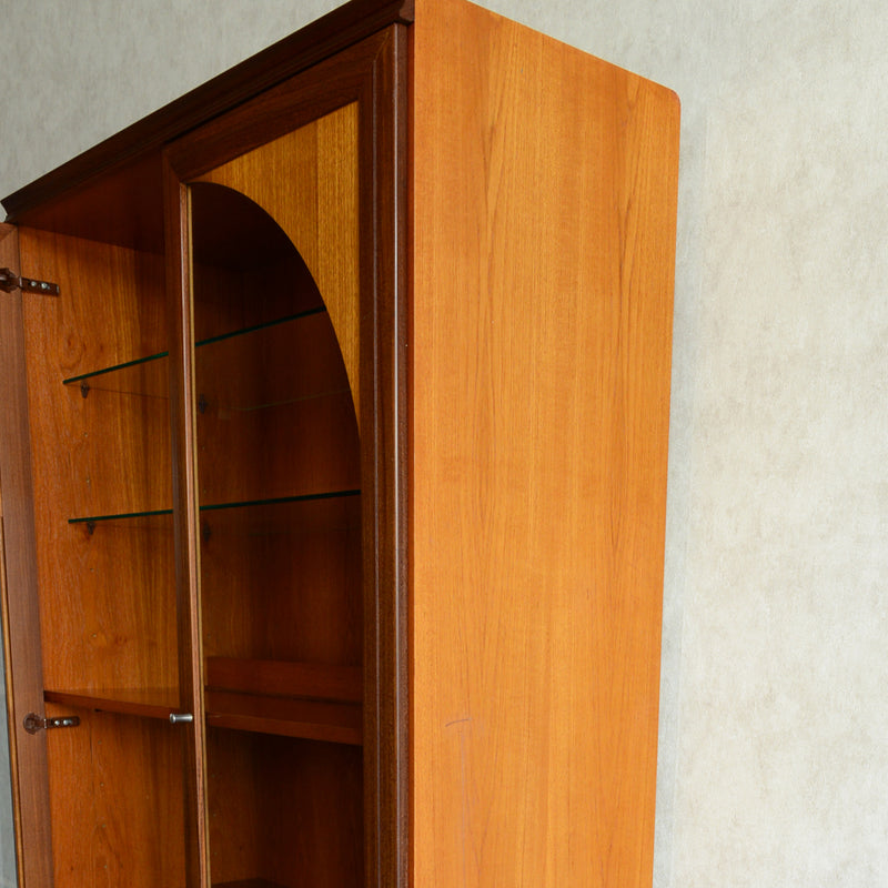 Meredew(メレデュー）ガラス扉 キャビネット