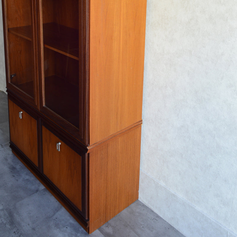 Meredew(メレデュー）ガラス扉 キャビネット