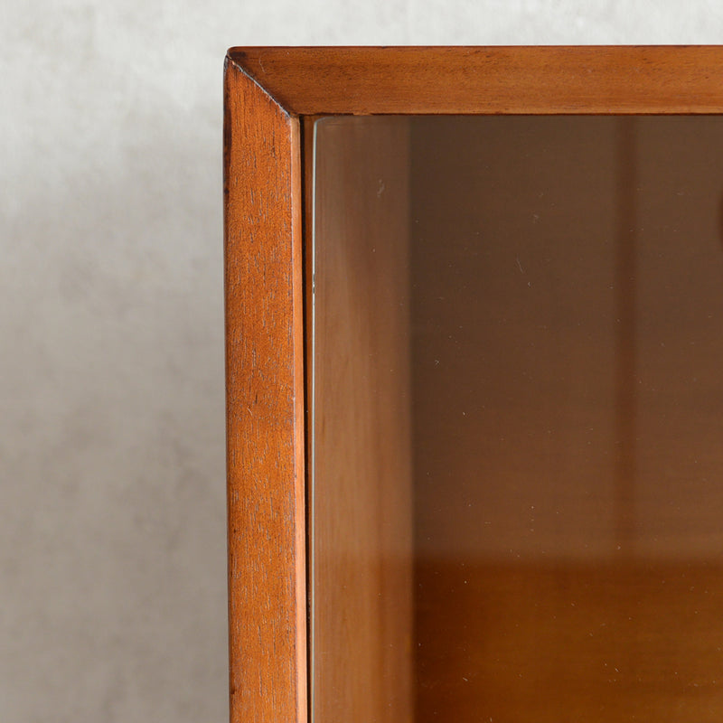 Harris Lebus ガラスキャビネット 40 (木扉付)