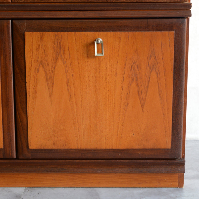 Meredew(メレデュー）ガラス扉 キャビネット