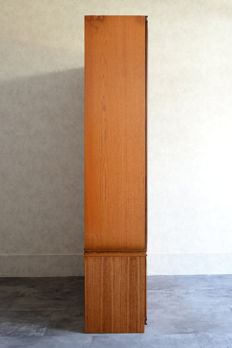 Meredew(メレデュー）ガラス扉 キャビネット