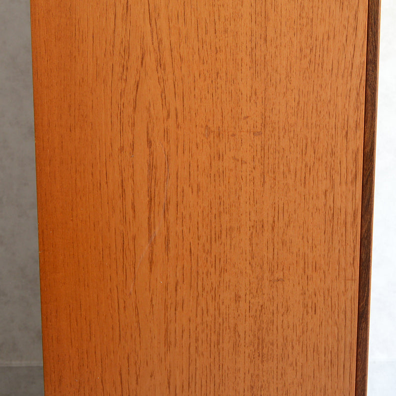 Meredew(メレデュー）ガラス扉 キャビネット