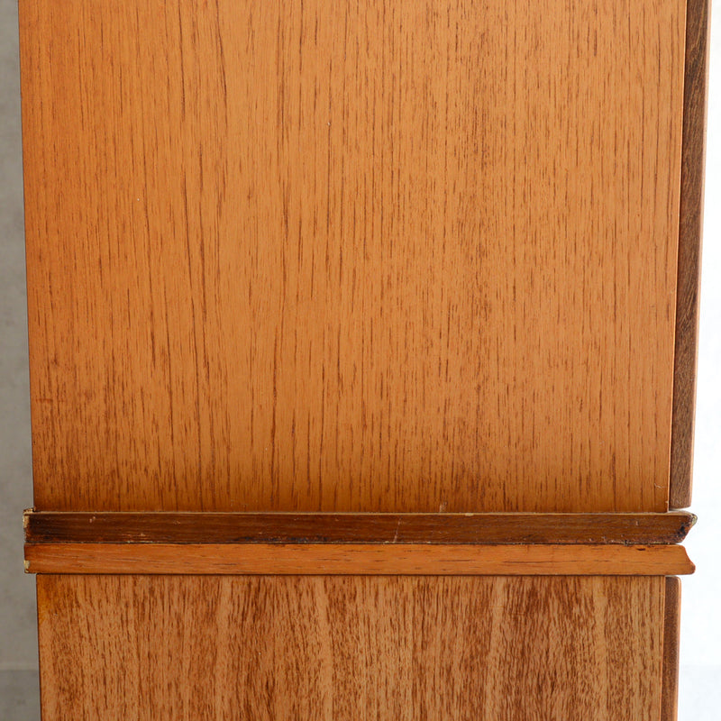 Meredew(メレデュー）ガラス扉 キャビネット