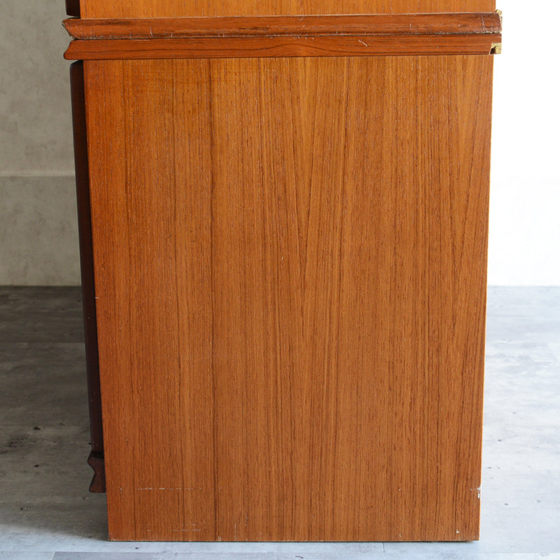 Meredew(メレデュー）ガラス扉 キャビネット