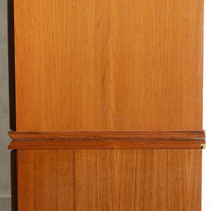 Meredew(メレデュー）ガラス扉 キャビネット