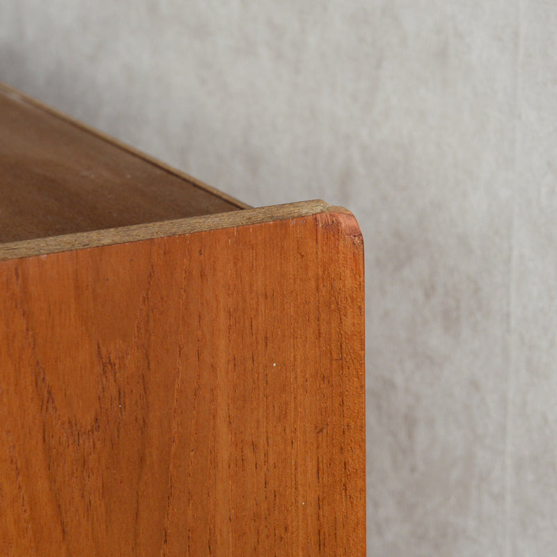 Meredew(メレデュー）ガラス扉 キャビネット