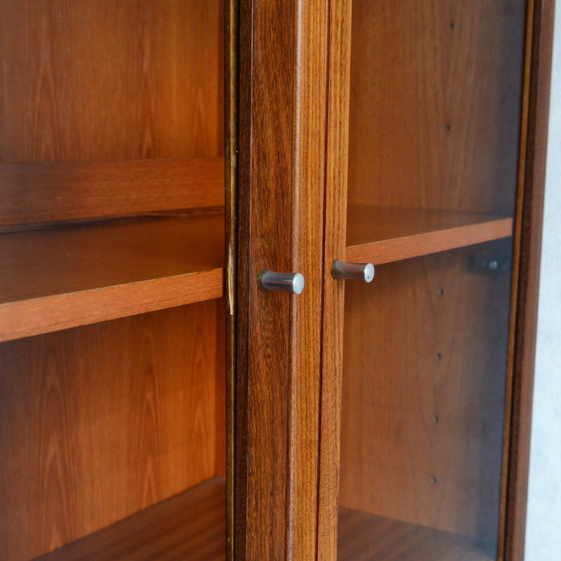 Meredew(メレデュー）ガラス扉 キャビネット