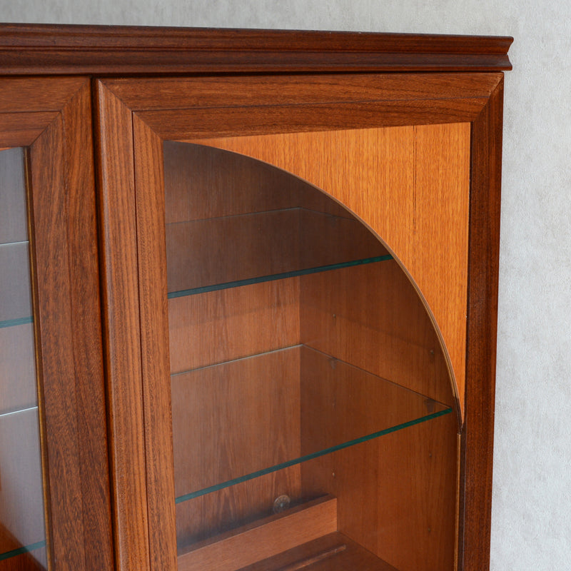 Meredew(メレデュー）ガラス扉 キャビネット