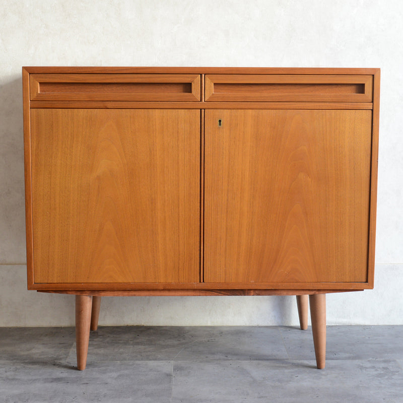 デンマーク ヴィンテージ  キャビネット5-4 (抽斗・鍵付）