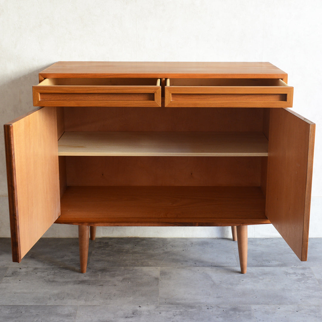 デンマーク ヴィンテージ  キャビネット5-4 (抽斗・鍵付）