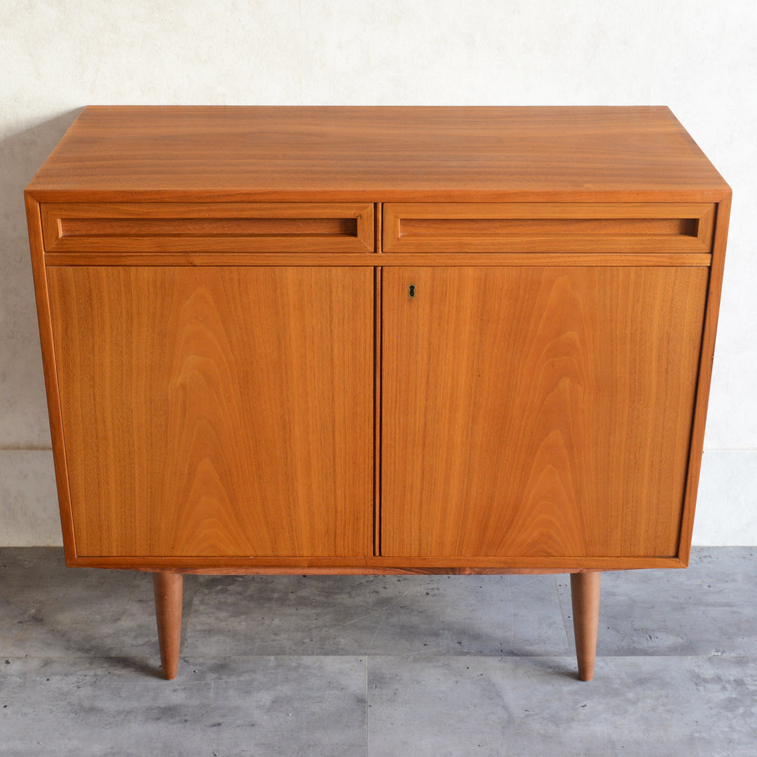 デンマーク ヴィンテージ  キャビネット5-4 (抽斗・鍵付）