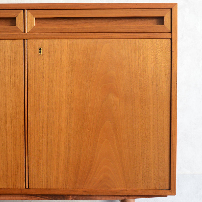 デンマーク ヴィンテージ  キャビネット5-4 (抽斗・鍵付）