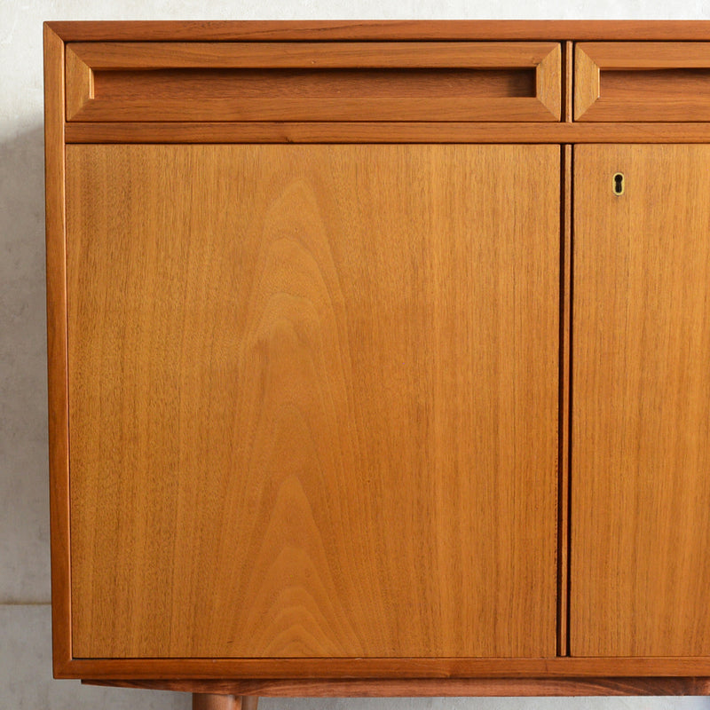 デンマーク ヴィンテージ  キャビネット5-4 (抽斗・鍵付）