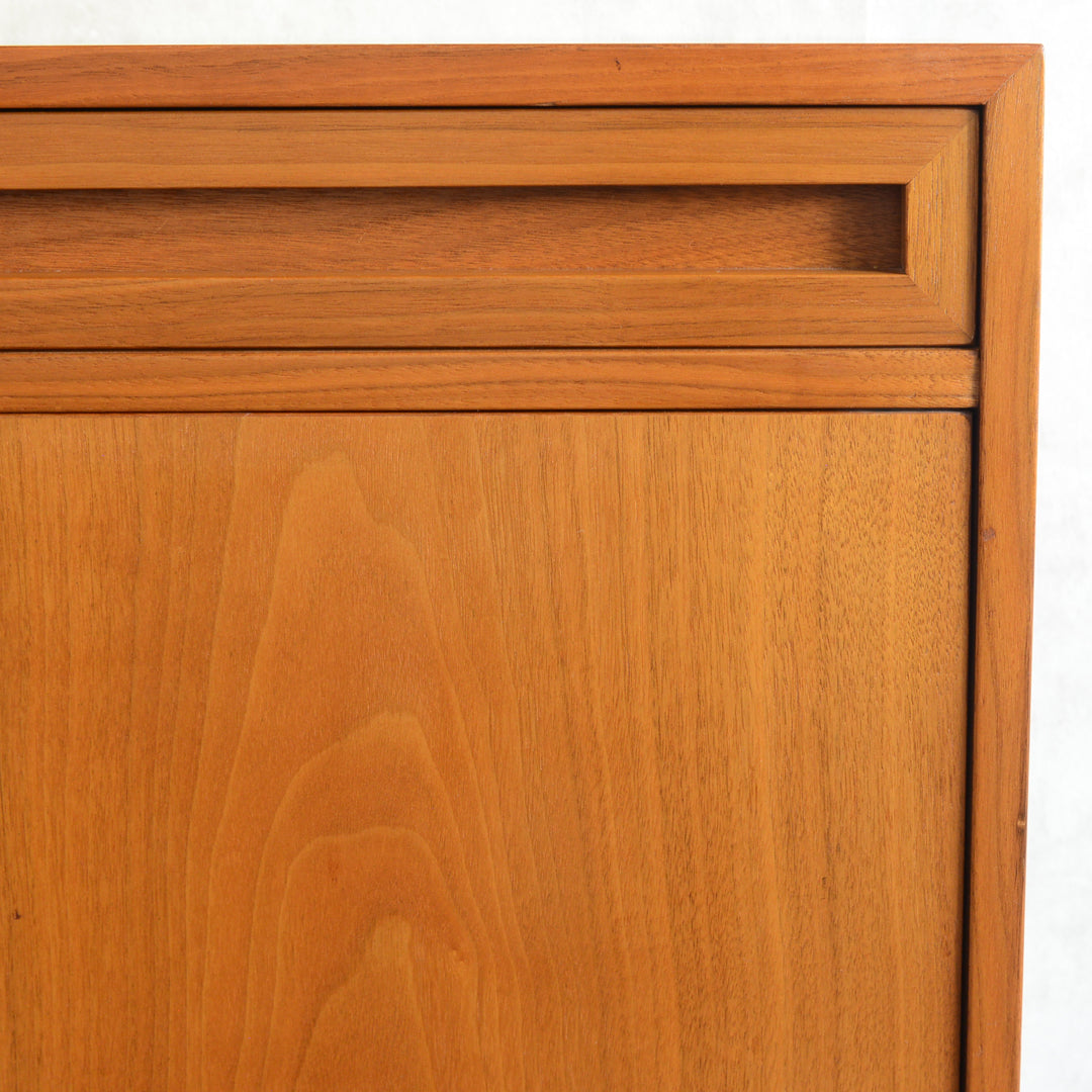 デンマーク ヴィンテージ  キャビネット5-4 (抽斗・鍵付）