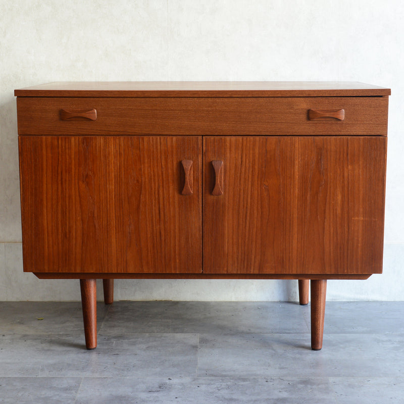 デンマークヴィンテージ  キャビネット3-1(抽斗付）