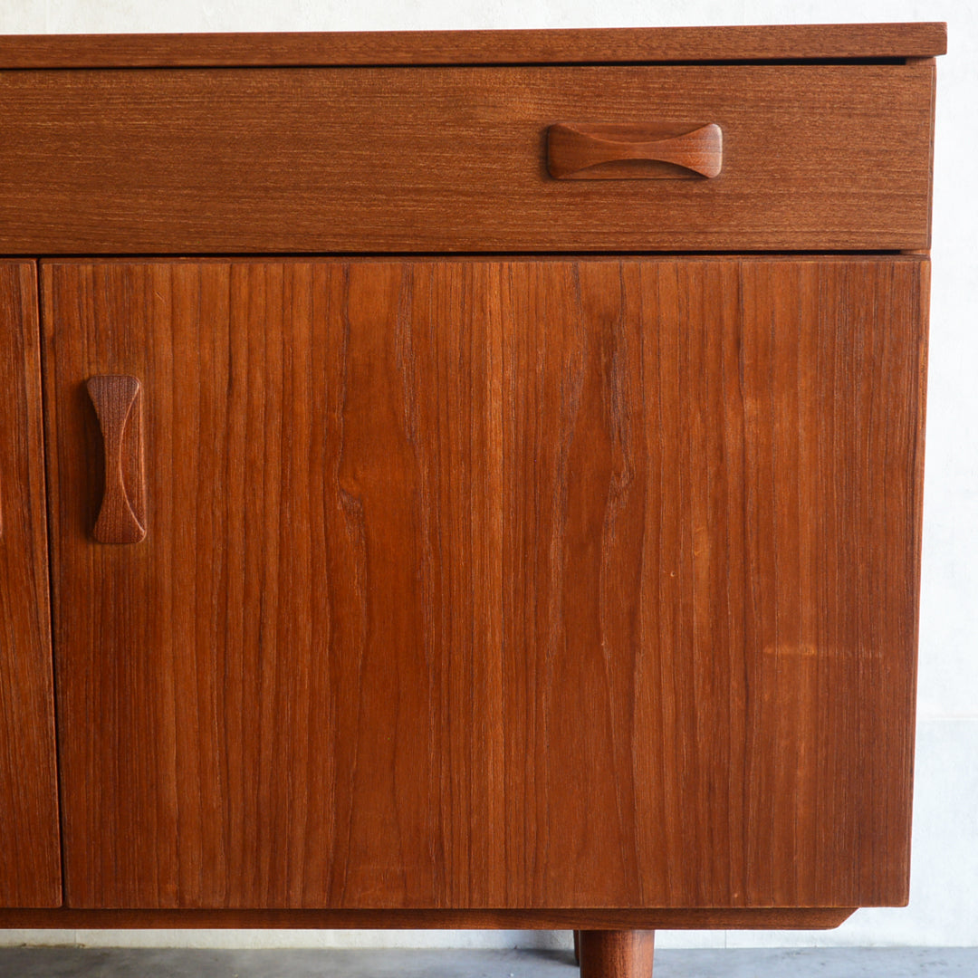 デンマークヴィンテージ  キャビネット3-1(抽斗付）