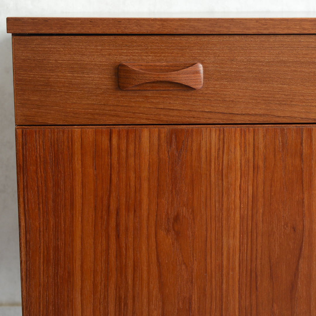 デンマークヴィンテージ  キャビネット3-1(抽斗付）