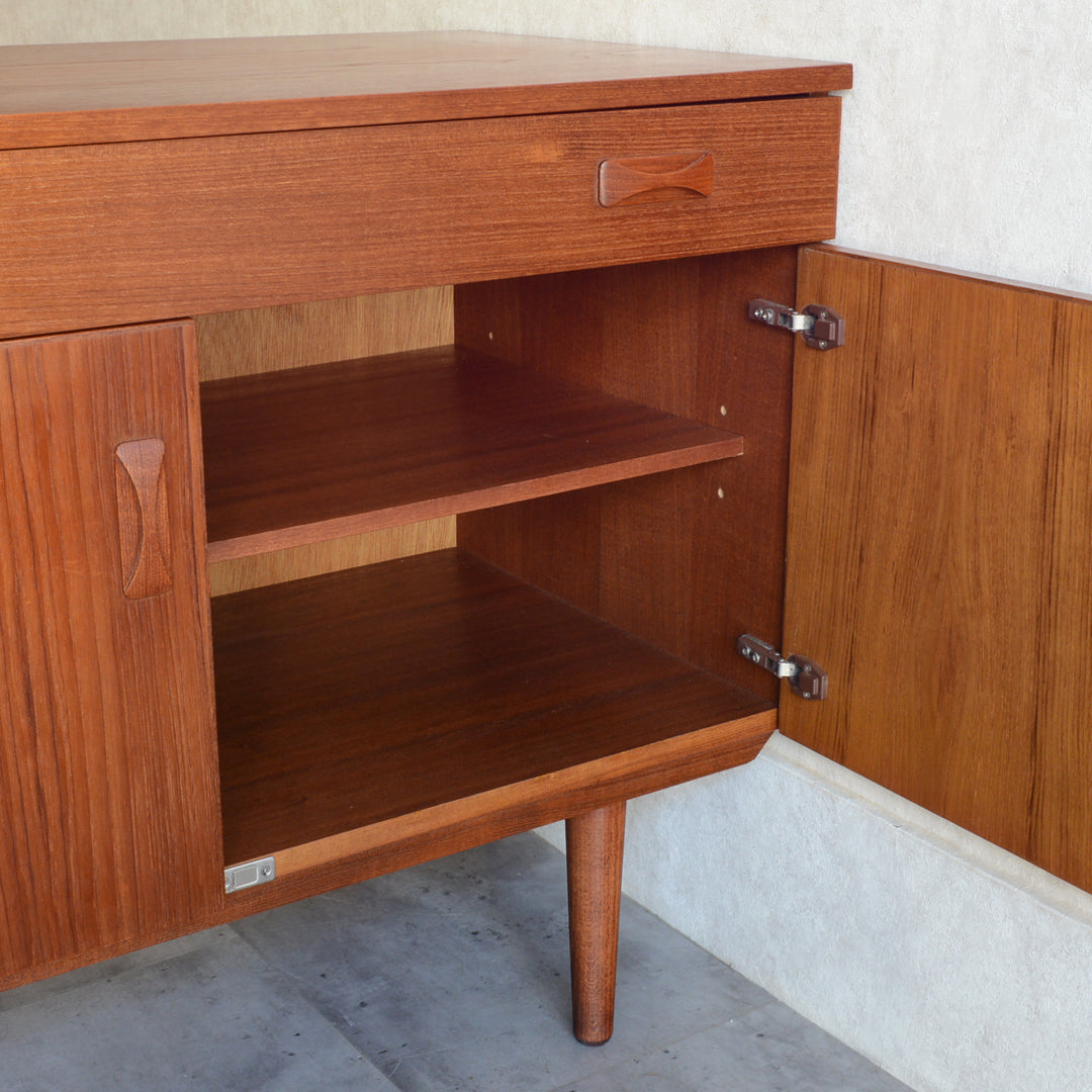 デンマークヴィンテージ  キャビネット3-1(抽斗付）