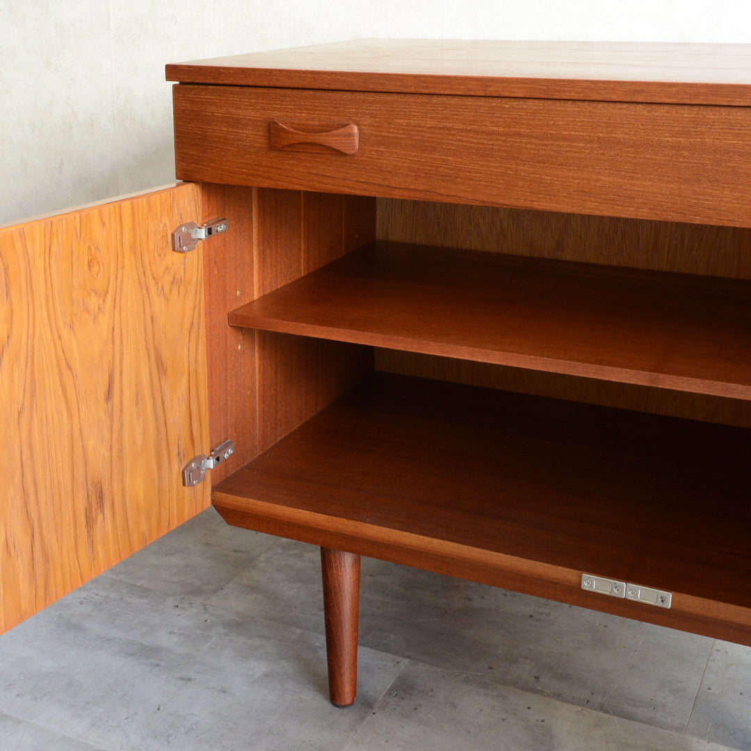 デンマークヴィンテージ  キャビネット3-1(抽斗付）