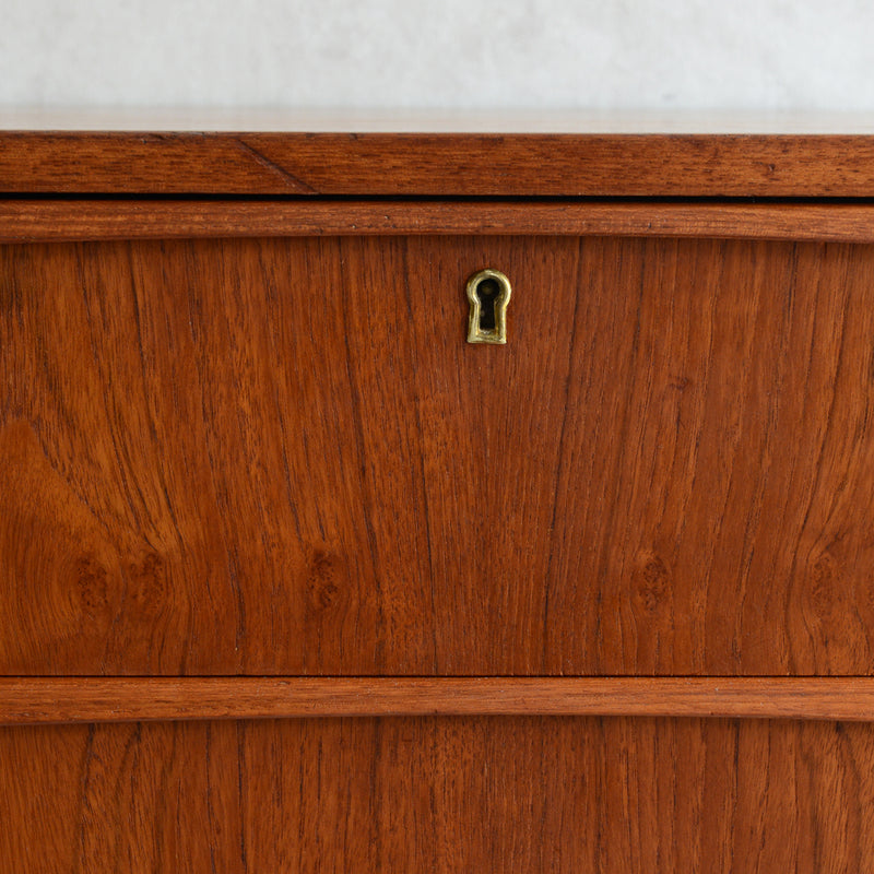 デンマーク ヴィンテージ  チーク ３段チェスト 5-4 (ウッドオイル仕上）鍵付